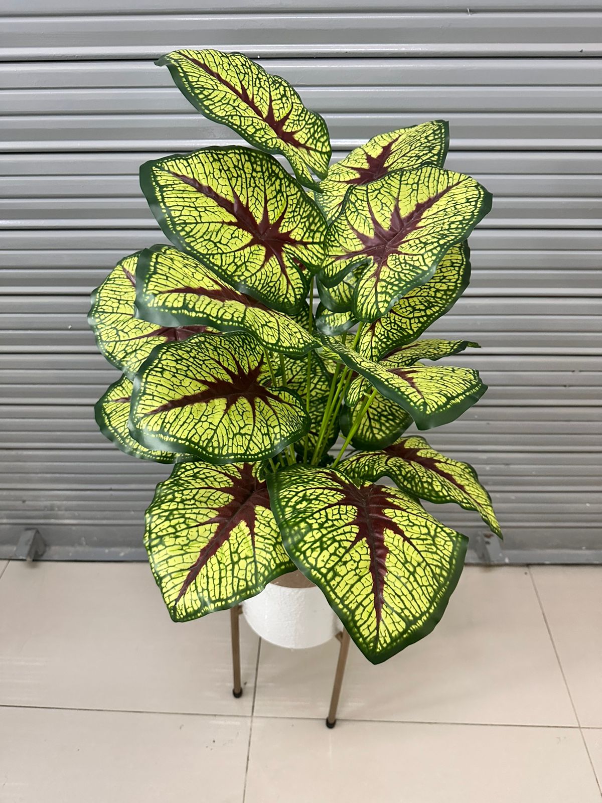 Planta Artificial | CORAZON DE JESUS | x18 Hojas | Base y Soporte de Metal